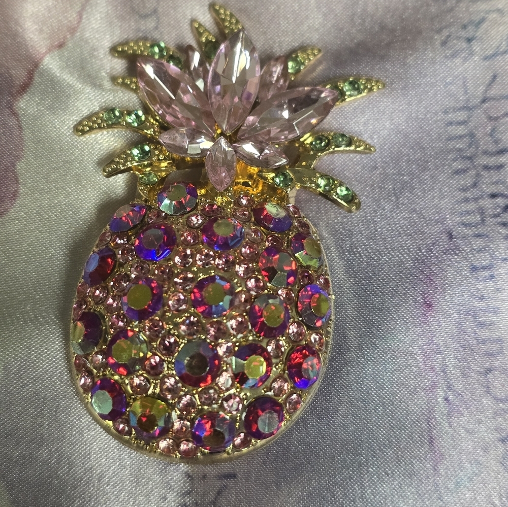 🆕️ 🍍 BETSEY JOHNSON PINK RHINESTONE PINEAPPLE TROPICAL BROOCH PIN🍍 - Picture 9 of 10